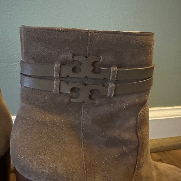 Tory Burch LEIGH LUG SOLE BOOTIE IN RIVER ROCK/ RIVER ROCK size 6.5 - Picture 7 of 12
